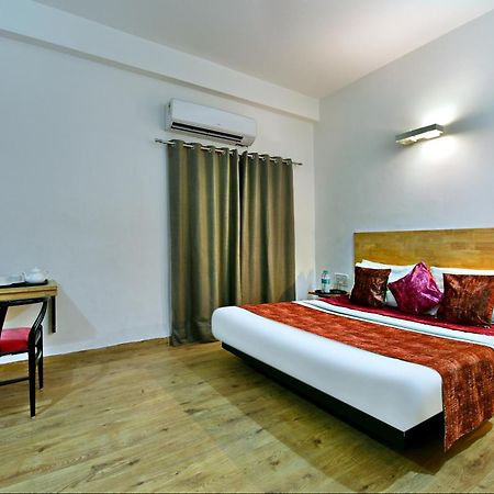 Divine Inn Couple Friendly Hotel Near Sector 51 Metro Station 诺伊达 外观 照片