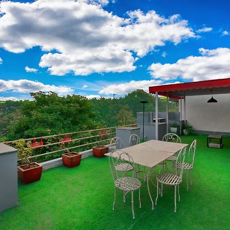Divine Inn Couple Friendly Hotel Near Sector 51 Metro Station 诺伊达 外观 照片