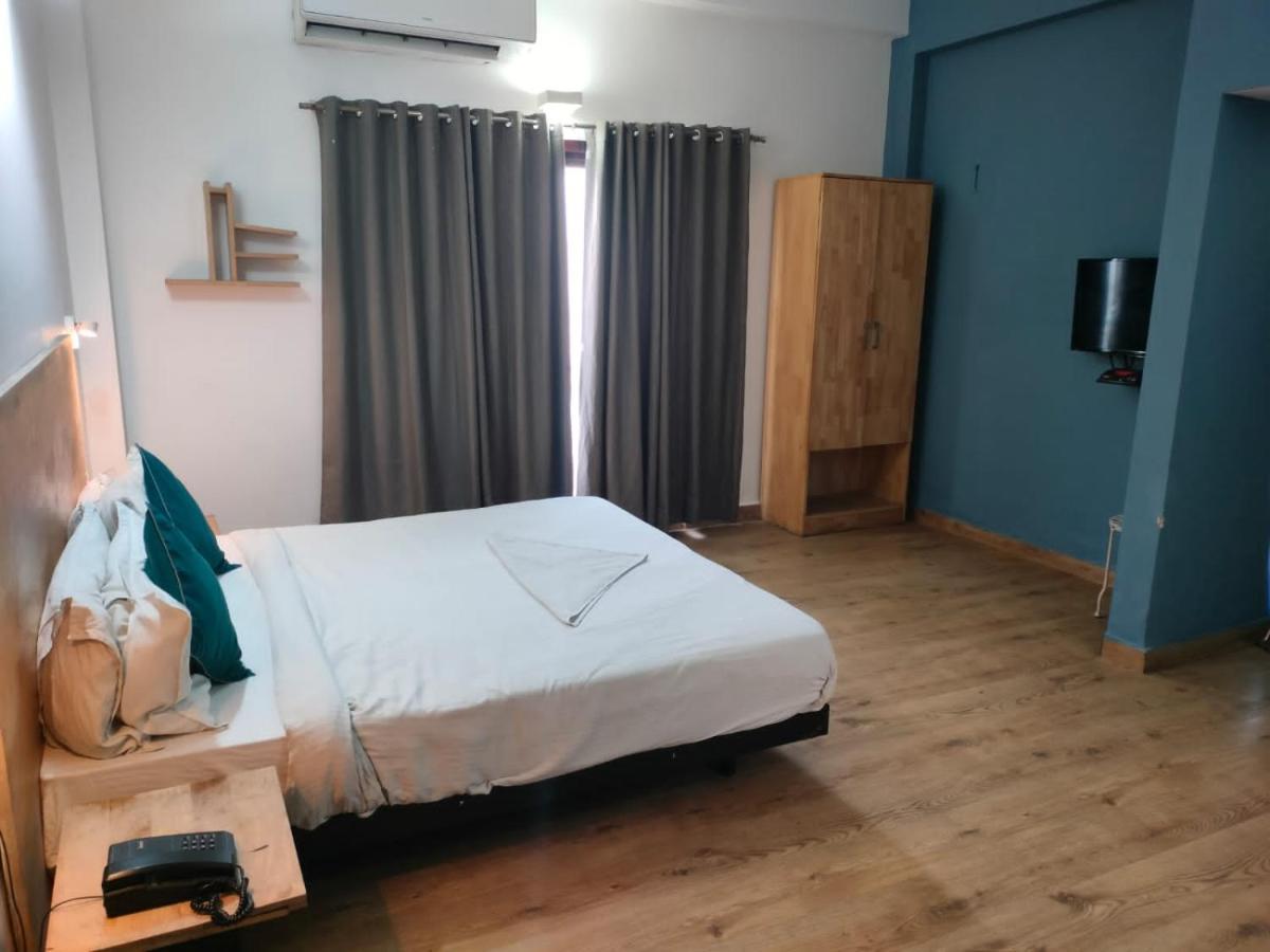 Divine Inn Couple Friendly Hotel Near Sector 51 Metro Station 诺伊达 外观 照片