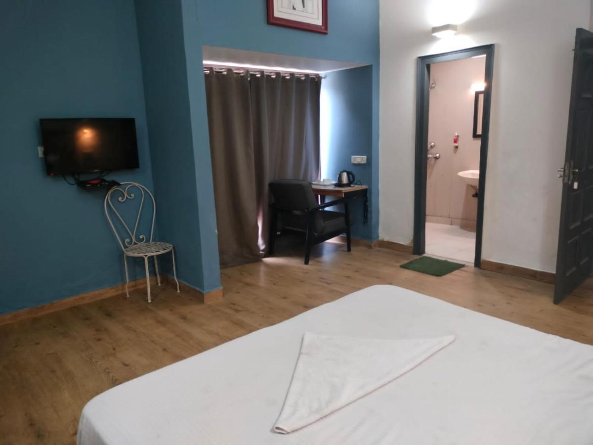 Divine Inn Couple Friendly Hotel Near Sector 51 Metro Station 诺伊达 外观 照片