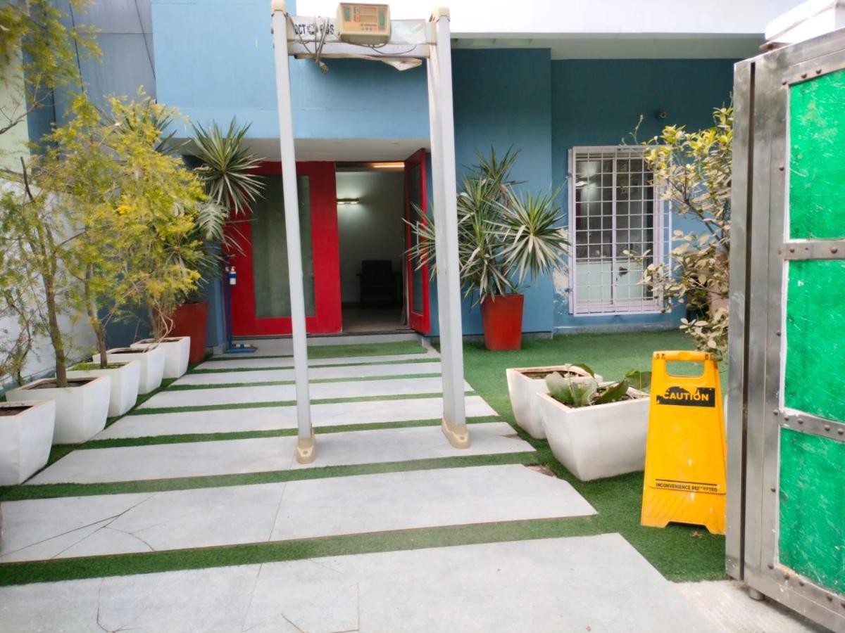Divine Inn Couple Friendly Hotel Near Sector 51 Metro Station 诺伊达 外观 照片
