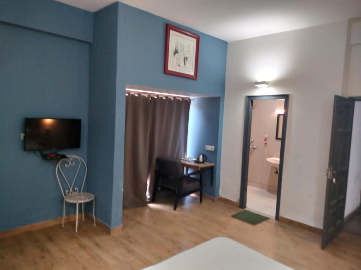 Divine Inn Couple Friendly Hotel Near Sector 51 Metro Station 诺伊达 外观 照片