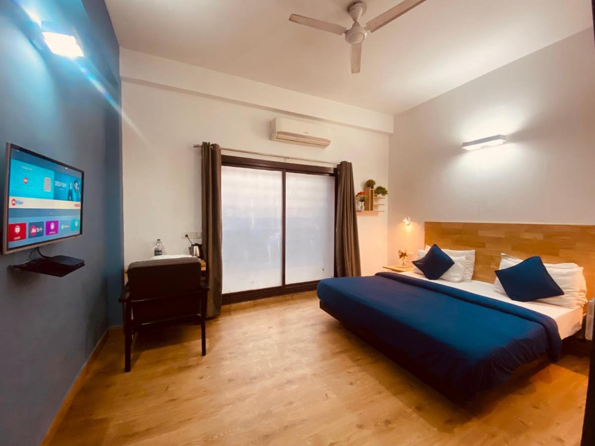 Divine Inn Couple Friendly Hotel Near Sector 51 Metro Station 诺伊达 外观 照片