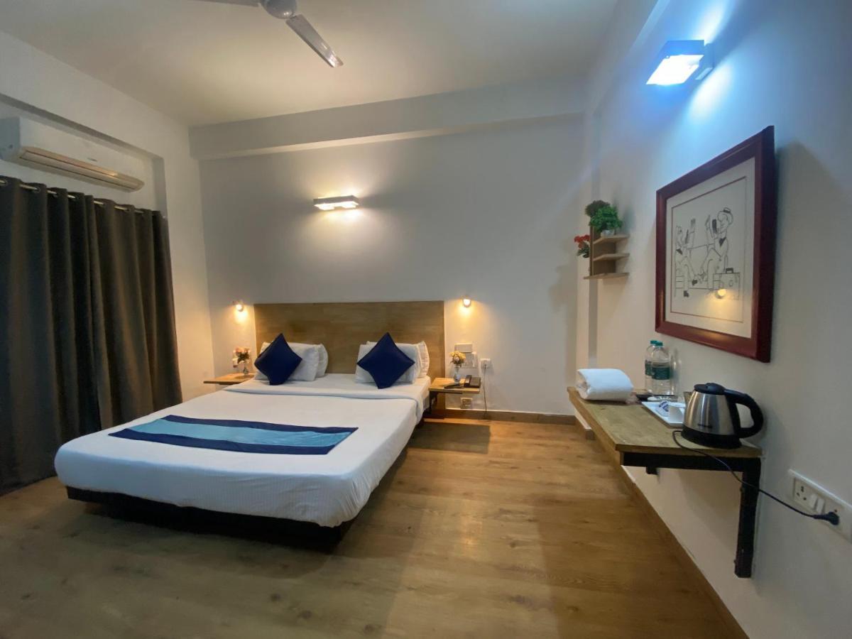 Divine Inn Couple Friendly Hotel Near Sector 51 Metro Station 诺伊达 外观 照片