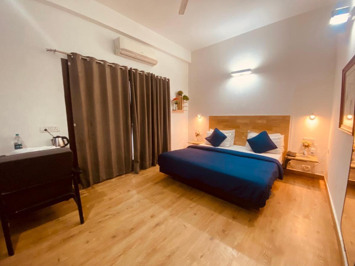 Divine Inn Couple Friendly Hotel Near Sector 51 Metro Station 诺伊达 外观 照片