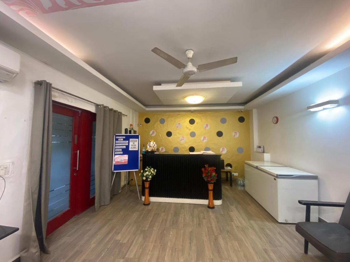 Divine Inn Couple Friendly Hotel Near Sector 51 Metro Station 诺伊达 外观 照片