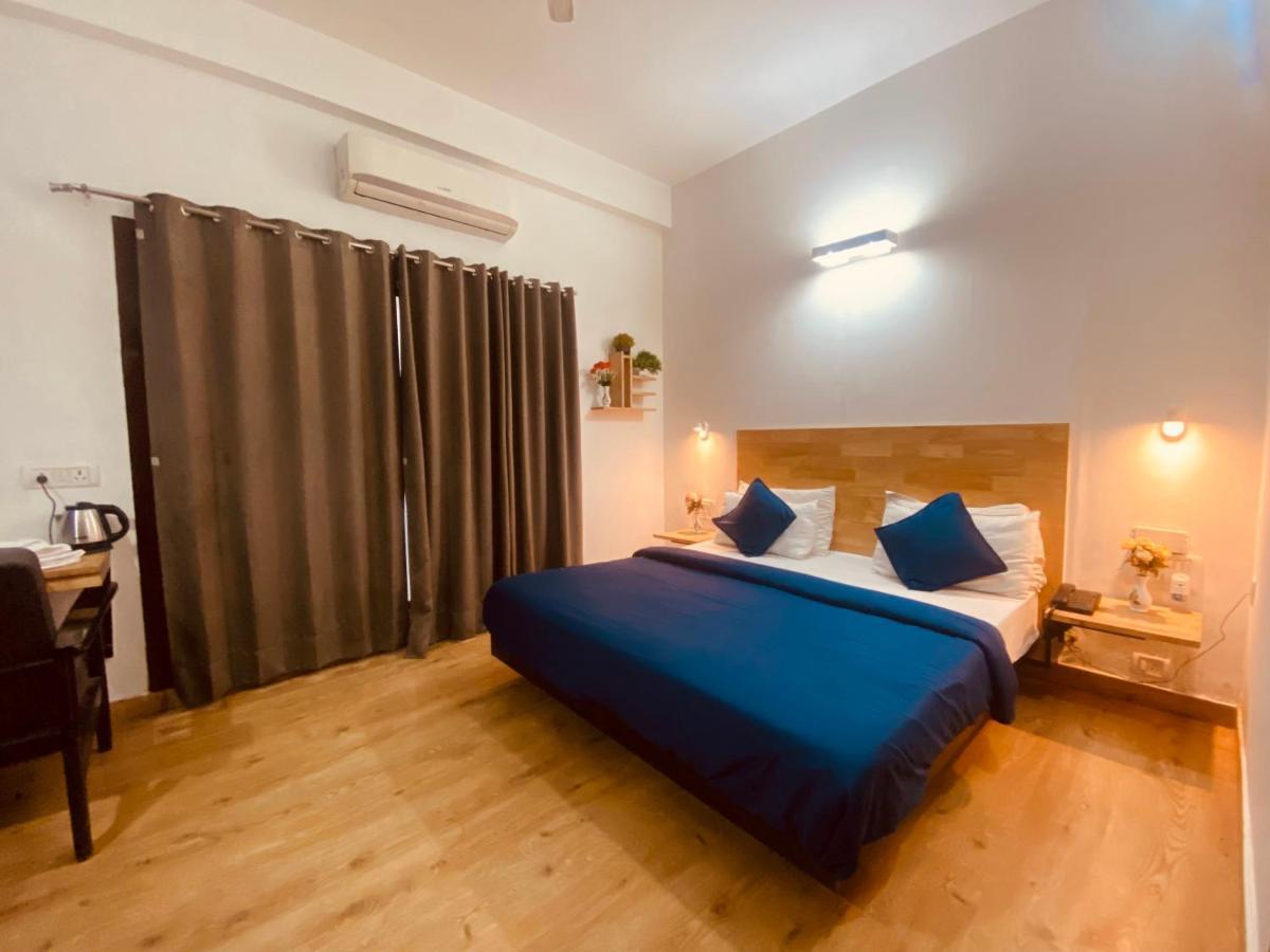 Divine Inn Couple Friendly Hotel Near Sector 51 Metro Station 诺伊达 外观 照片