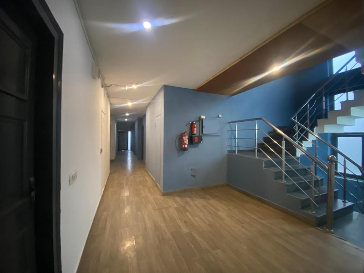 Divine Inn Couple Friendly Hotel Near Sector 51 Metro Station 诺伊达 外观 照片