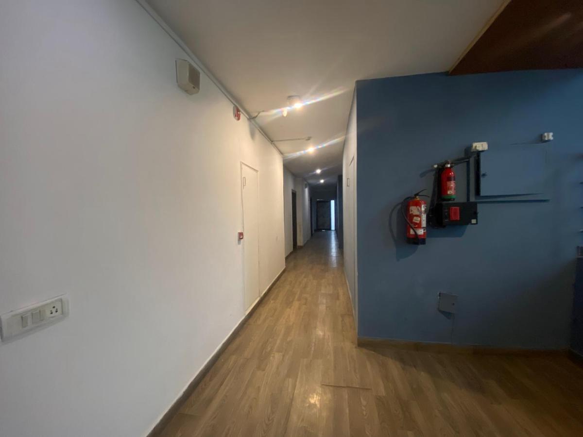 Divine Inn Couple Friendly Hotel Near Sector 51 Metro Station 诺伊达 外观 照片