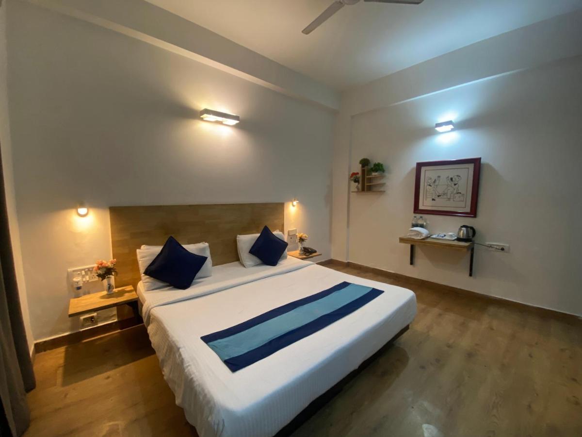 Divine Inn Couple Friendly Hotel Near Sector 51 Metro Station 诺伊达 外观 照片