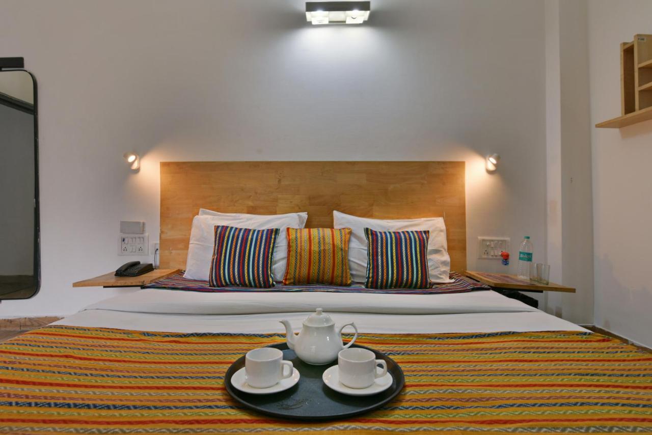 Divine Inn Couple Friendly Hotel Near Sector 51 Metro Station 诺伊达 外观 照片