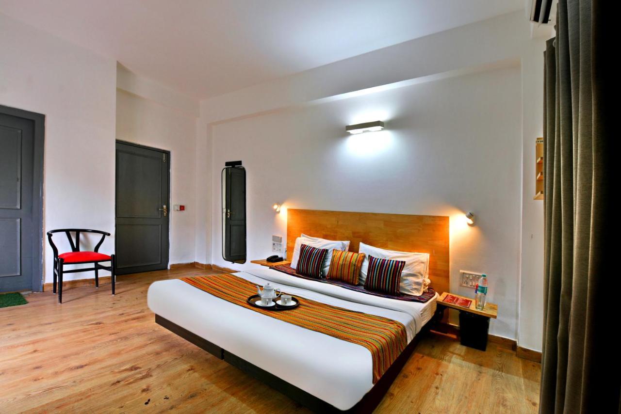 Divine Inn Couple Friendly Hotel Near Sector 51 Metro Station 诺伊达 外观 照片