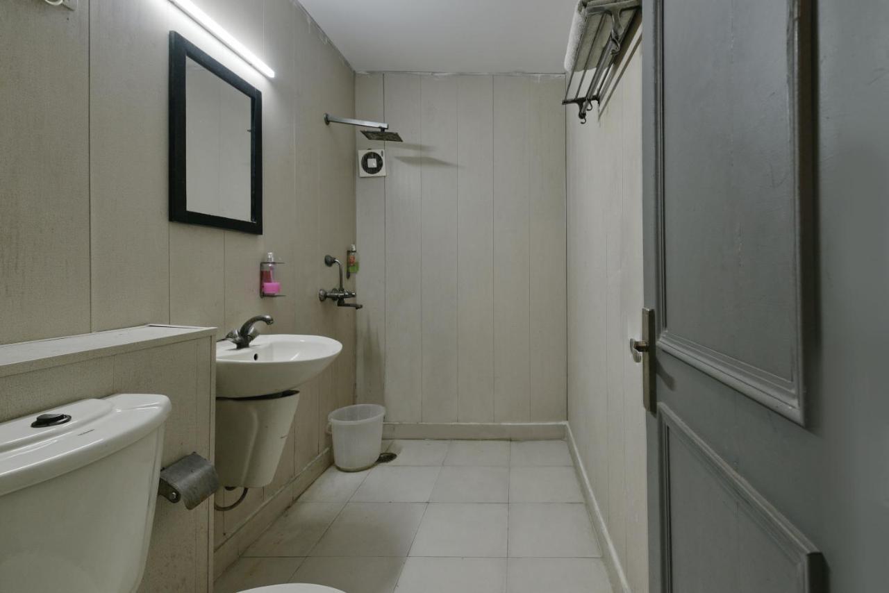 Divine Inn Couple Friendly Hotel Near Sector 51 Metro Station 诺伊达 外观 照片