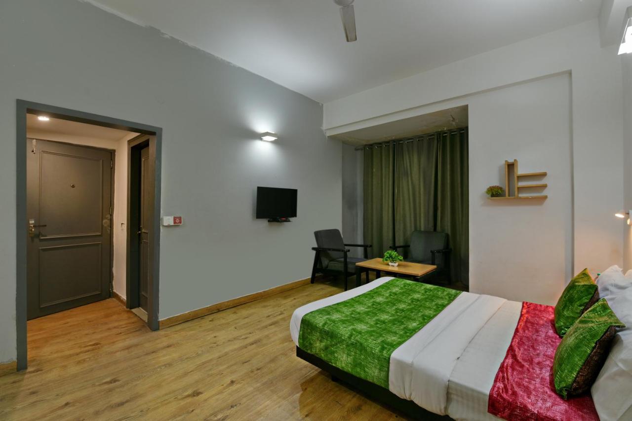 Divine Inn Couple Friendly Hotel Near Sector 51 Metro Station 诺伊达 外观 照片