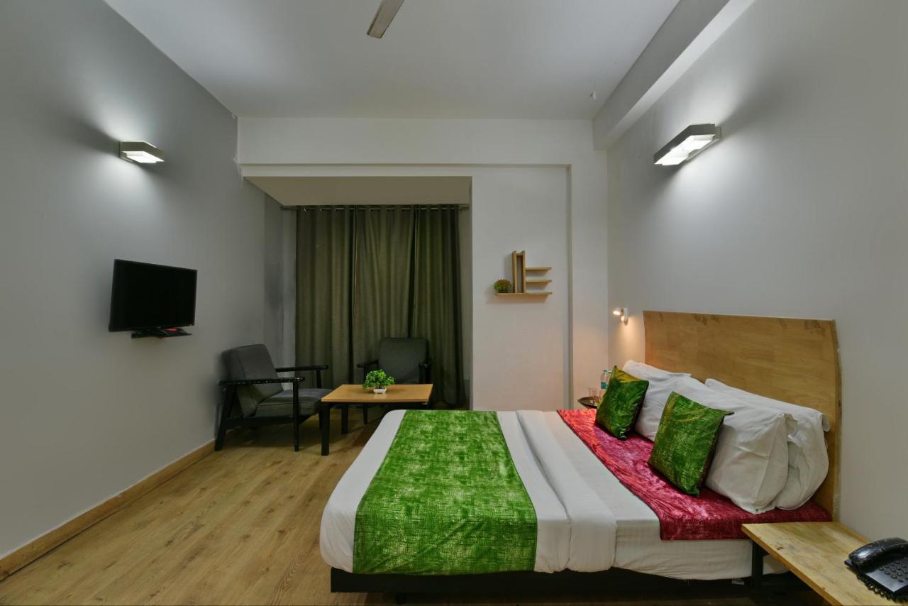 Divine Inn Couple Friendly Hotel Near Sector 51 Metro Station 诺伊达 外观 照片