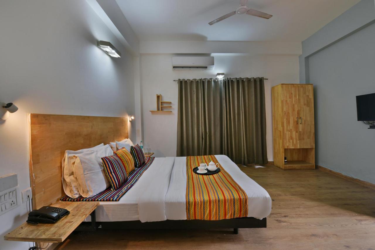 Divine Inn Couple Friendly Hotel Near Sector 51 Metro Station 诺伊达 外观 照片