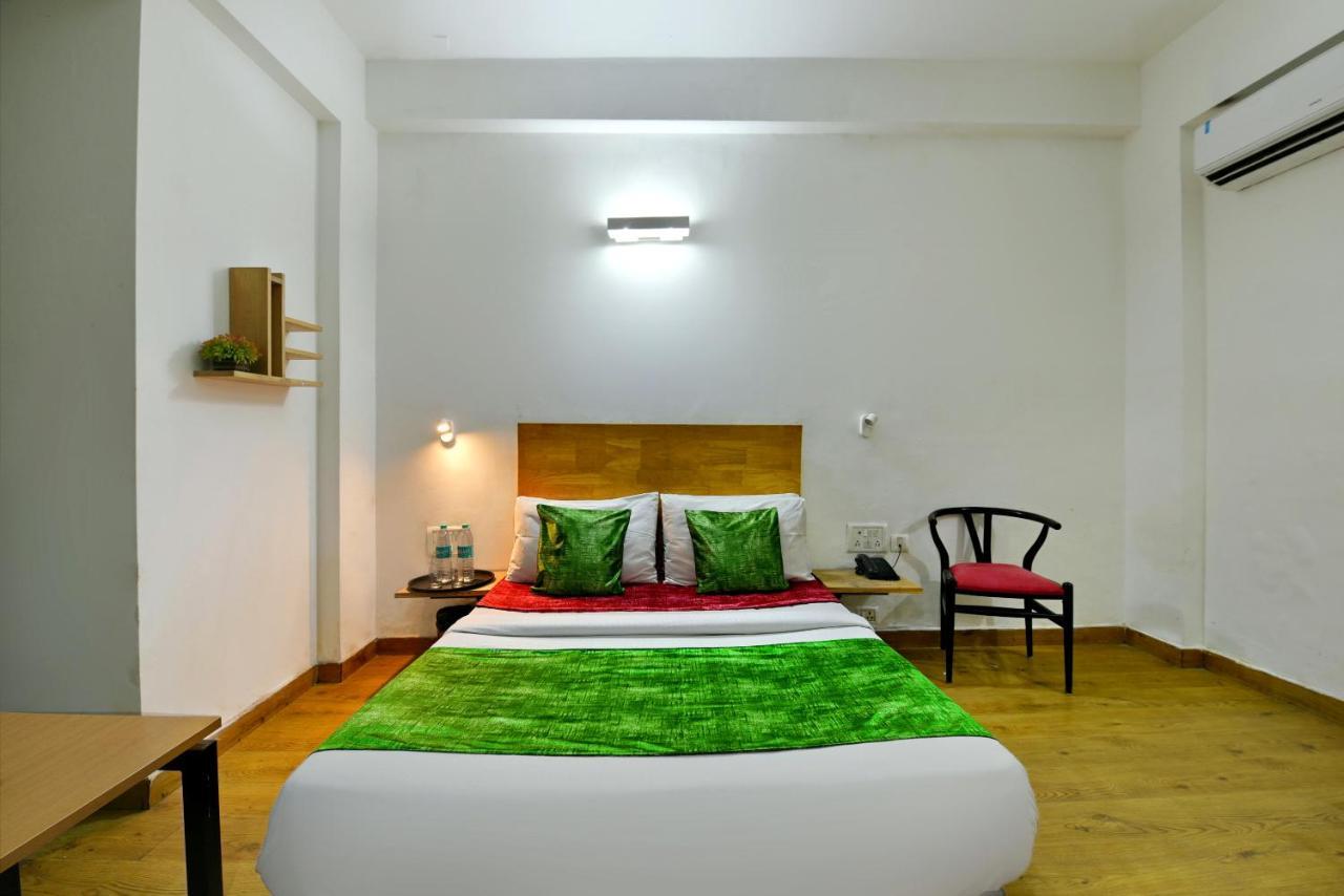 Divine Inn Couple Friendly Hotel Near Sector 51 Metro Station 诺伊达 外观 照片