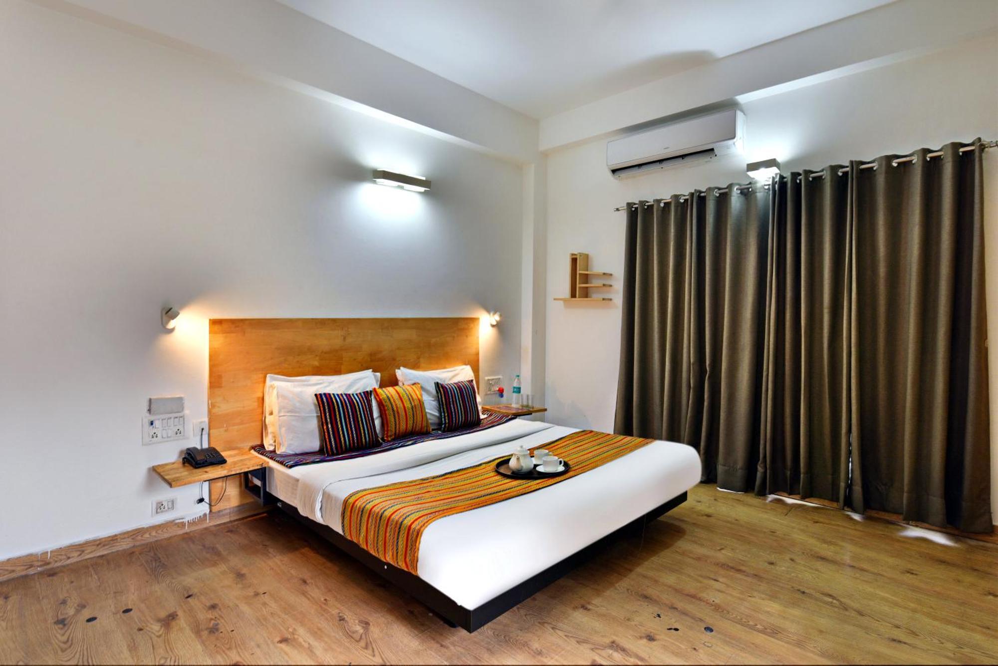 Divine Inn Couple Friendly Hotel Near Sector 51 Metro Station 诺伊达 外观 照片