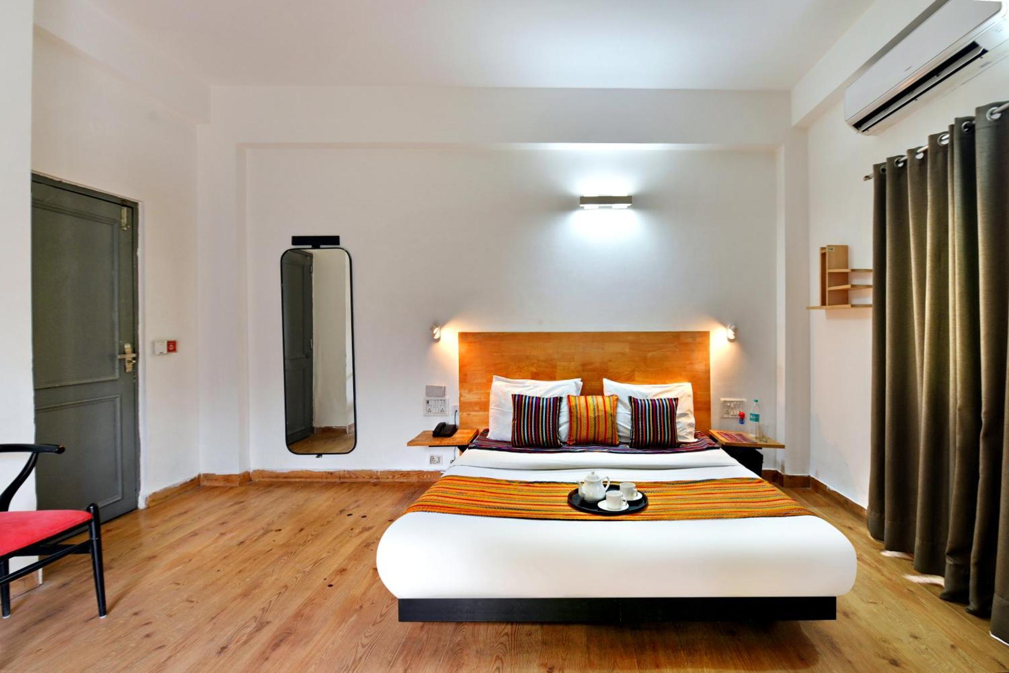 Divine Inn Couple Friendly Hotel Near Sector 51 Metro Station 诺伊达 外观 照片
